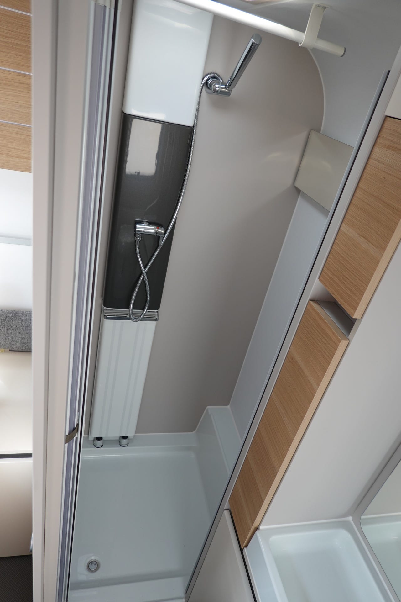 Salle de bain UT de l’Adria Adora 613 UT+
