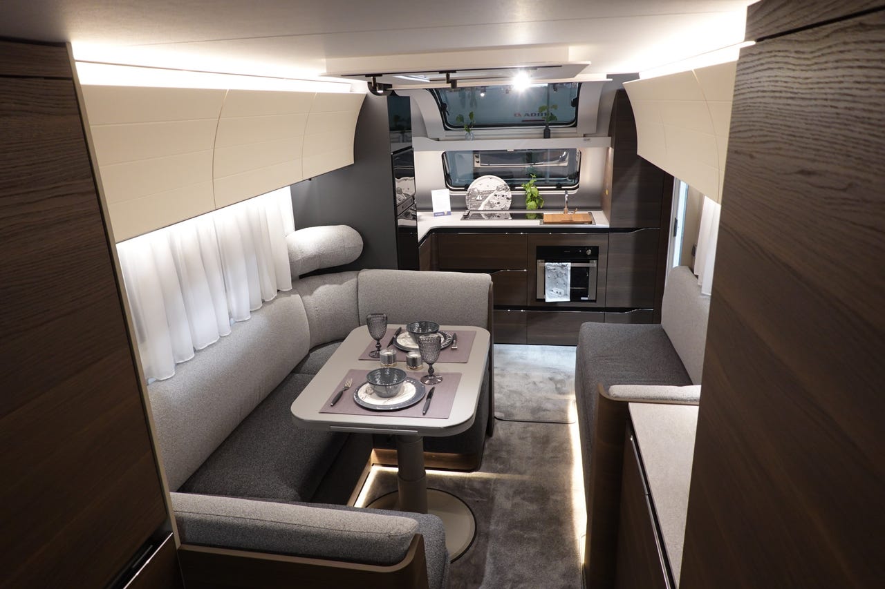 Salon intérieur de l’Adria Alpina 753 HT