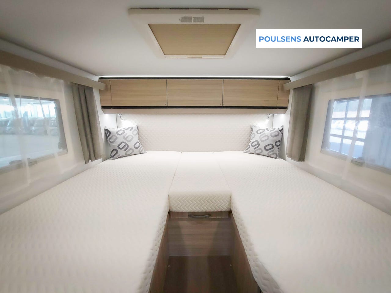 Espace couchage du Adria Compact 60Y Edition 2026 avec lits simples