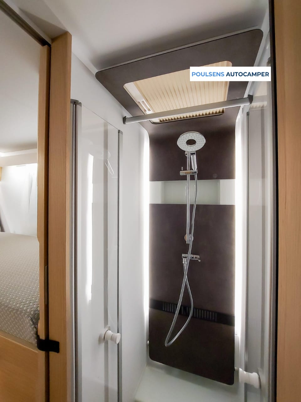 Salle de bain du Adria Coral Plus 670 SL