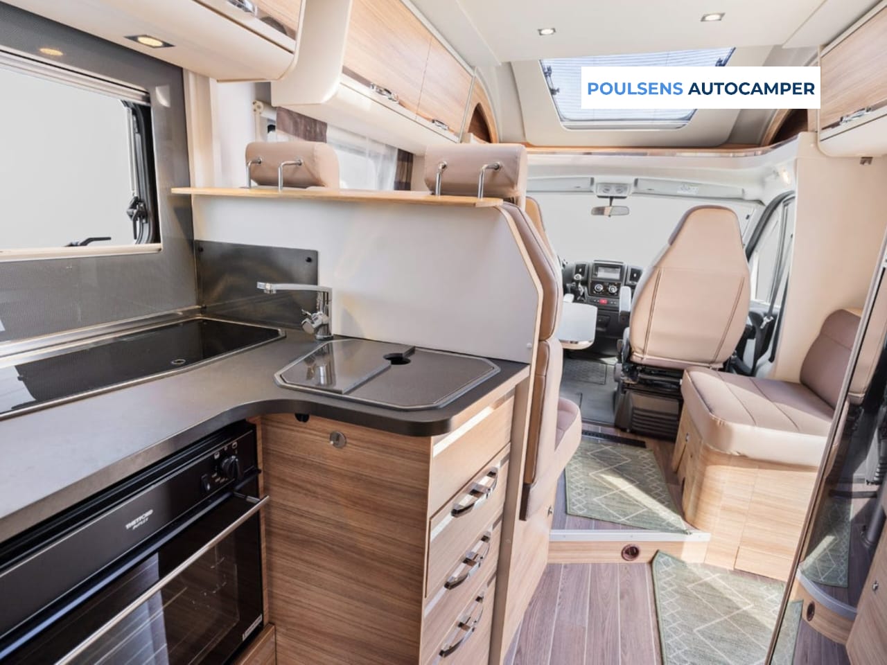 Cuisine de l’Adria Matrix M 670 SC avec réfrigérateur