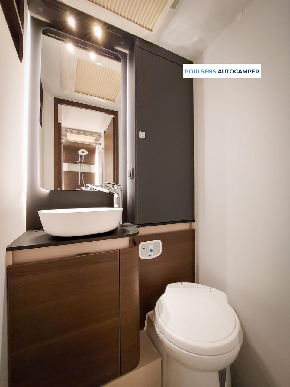 Salle de bain du Adria Sonic Supreme 700 DL