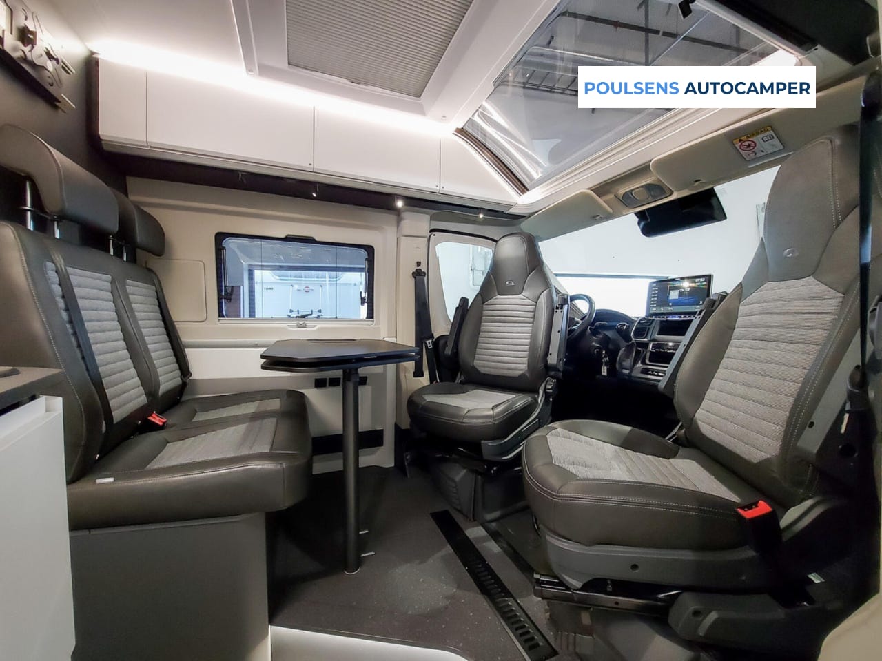 Salon intérieur du Adria Twin Supreme 640 SLB