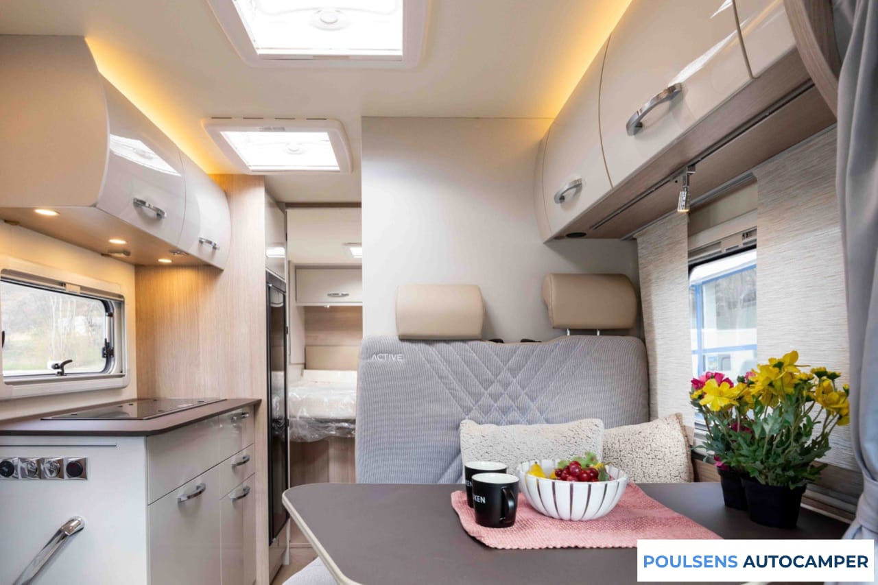 Salon intérieur du Bürstner Nexxo VAN T 700 2023 