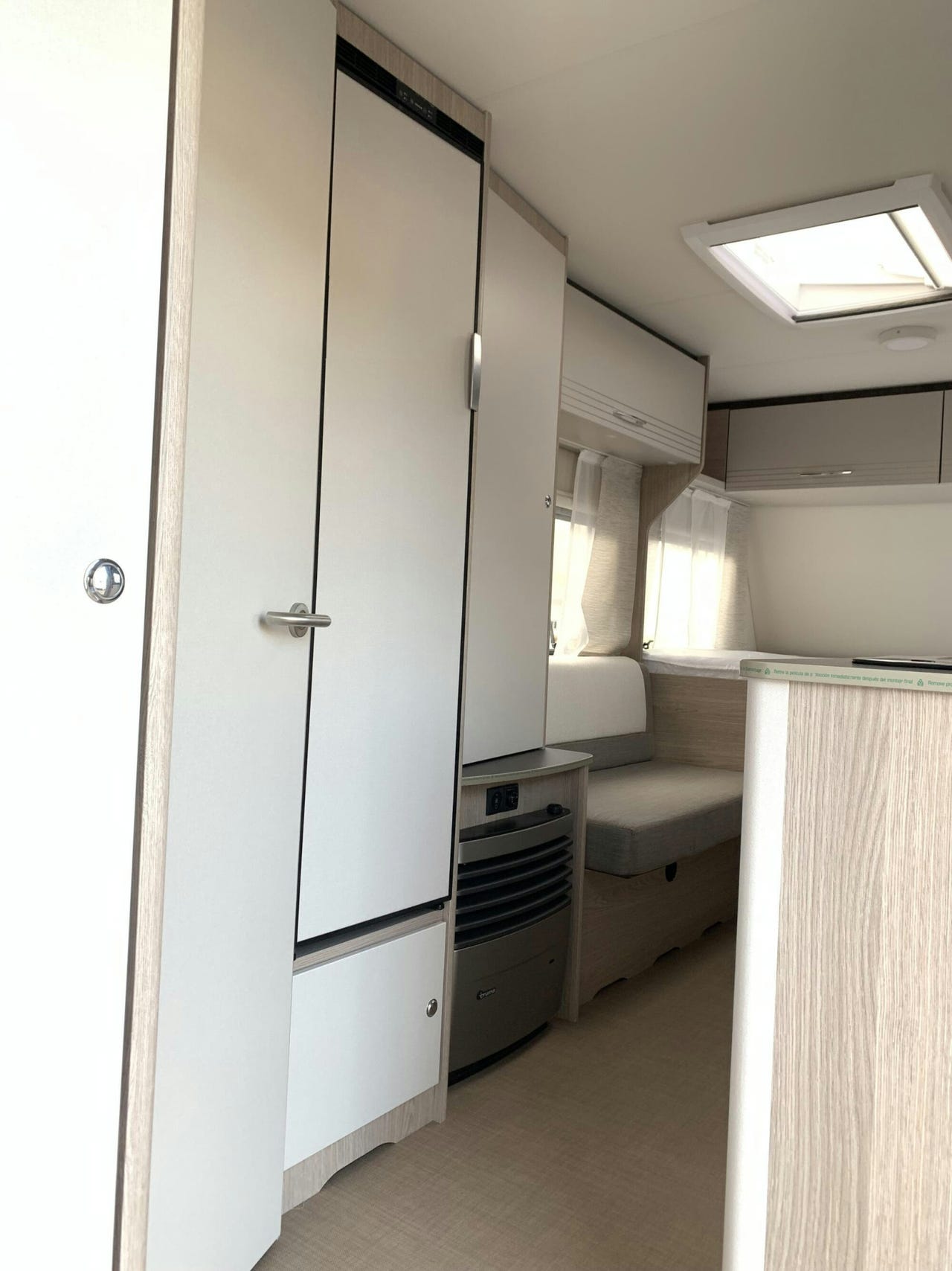Vue intérieure de la Bürstner Premio Life 490 TK 2024