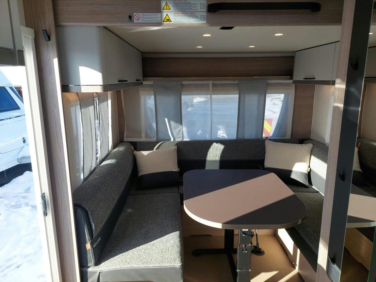 Salon intérieur de la Bürstner Premio Plus 510 TK