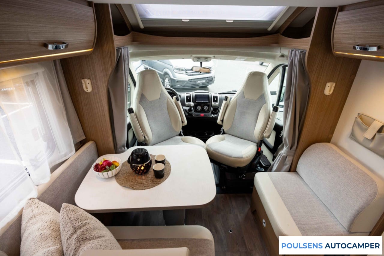 Cabine avant du Carado T 447 2019 avec tableau de bord Fiat