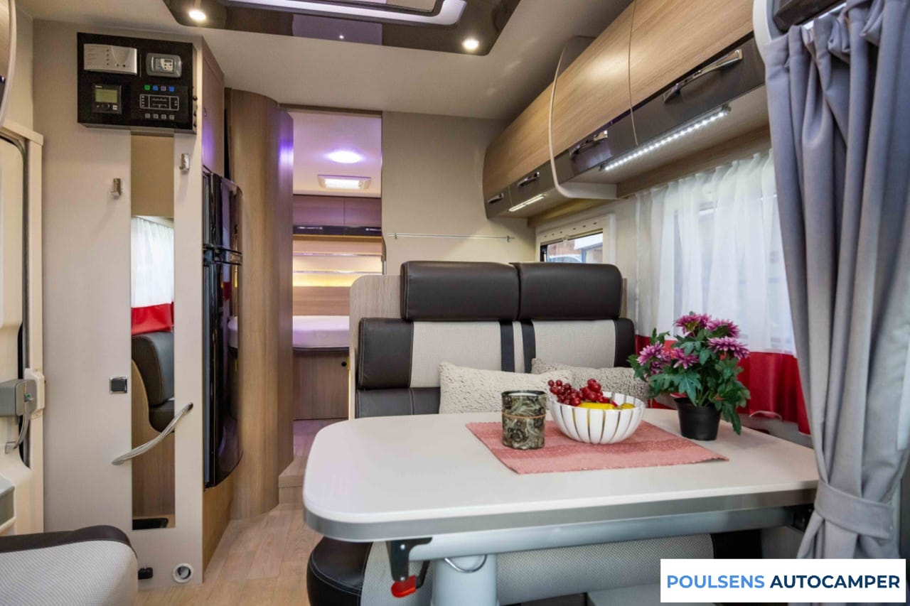 Salon intérieur du Challenger 398 XLB 2017