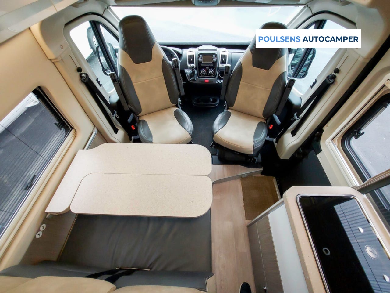 Salon intérieur du Challenger Van Elegance V217