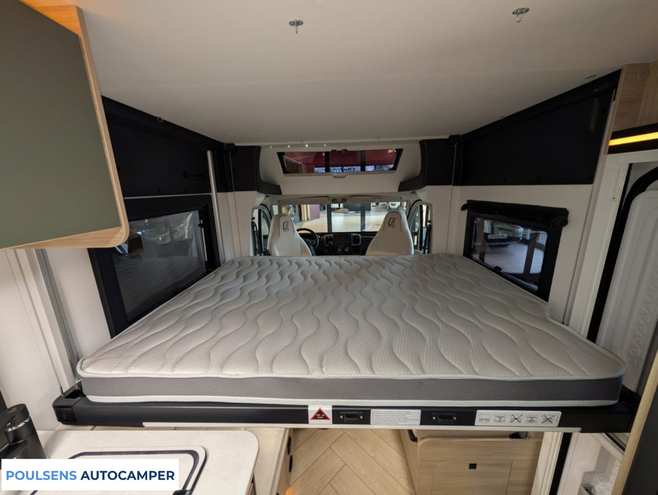 
Couchage double du camping-car compact Challenger X150 2025