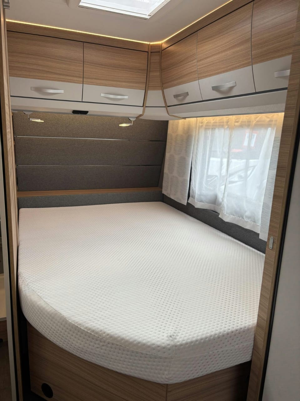 Espace couchage de la Dethleffs Camper 530 FSK