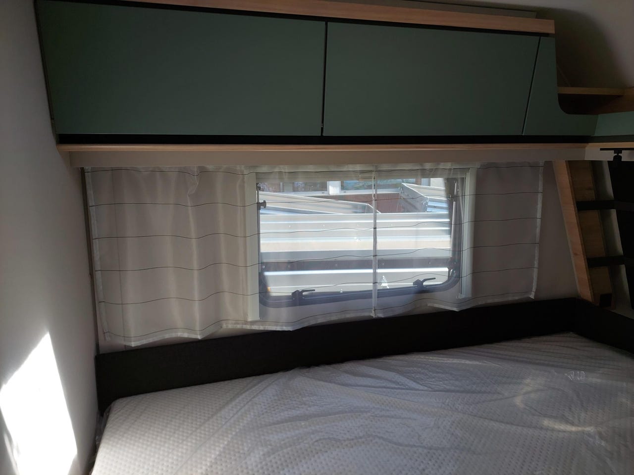 Espace couchage de la Dethleffs Camper 730 FKR SNOW