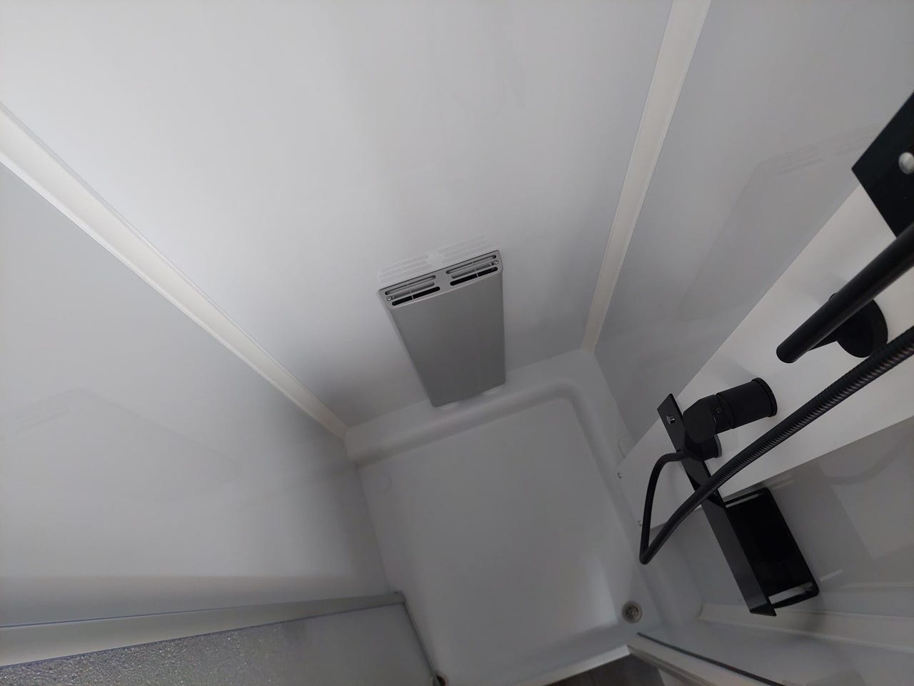 Salle de bain de la Dethleffs Camper 730 FKR SNOW