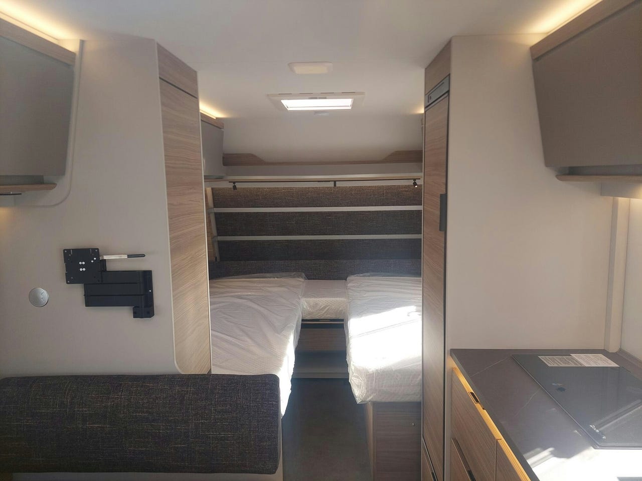 Vue intérieure de la Dethleffs Nomad 490 EST 2026