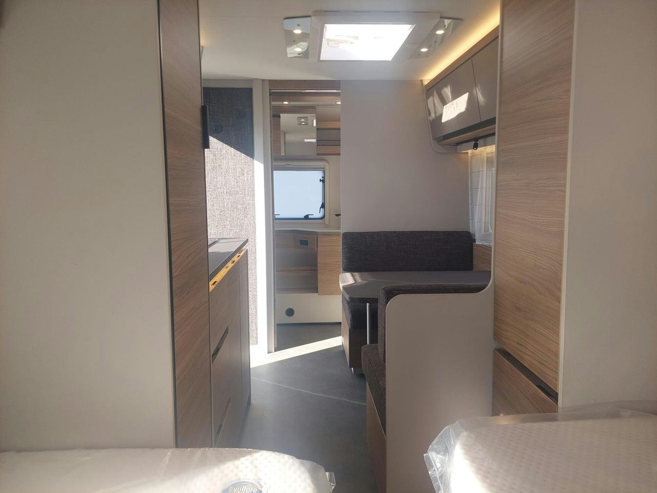 Vue intérieure de la Dethleffs Nomad 490 EST 2026