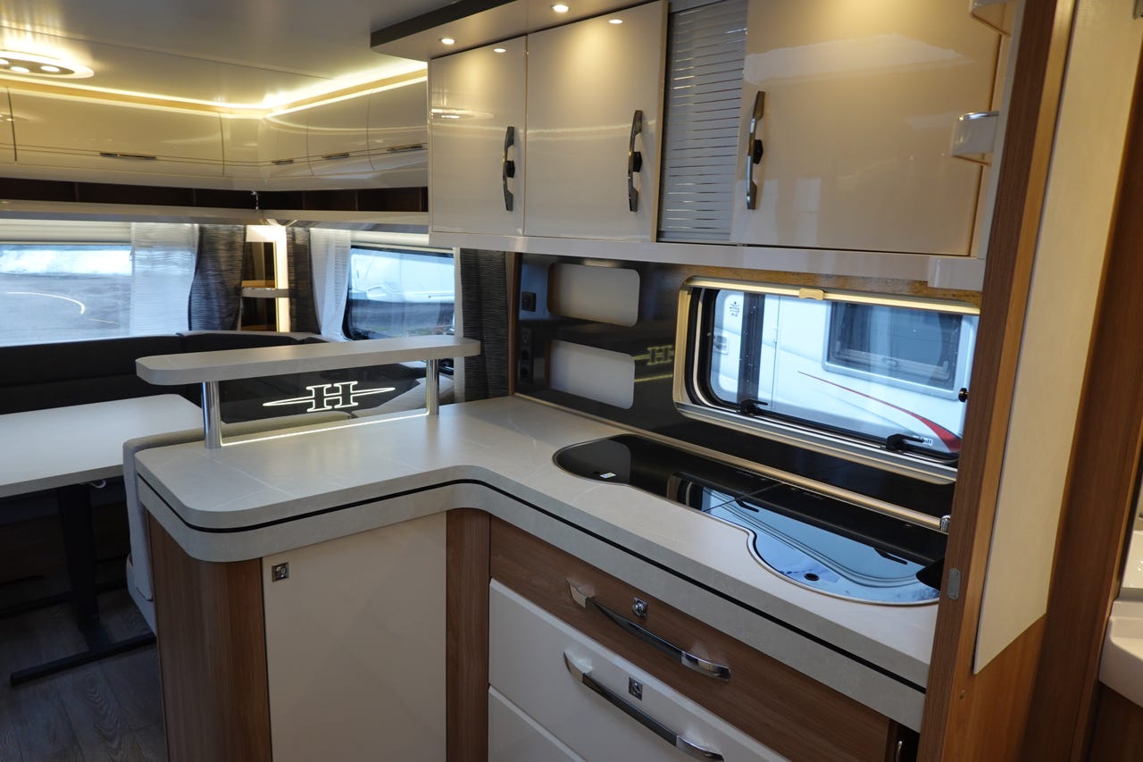 Cuisine de la Hobby 560 CFe Excellent avec congélateur