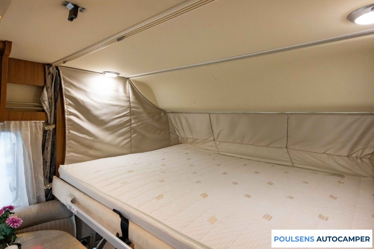 Espace couchage du Hymer B 588 PL 2015 avec lit central