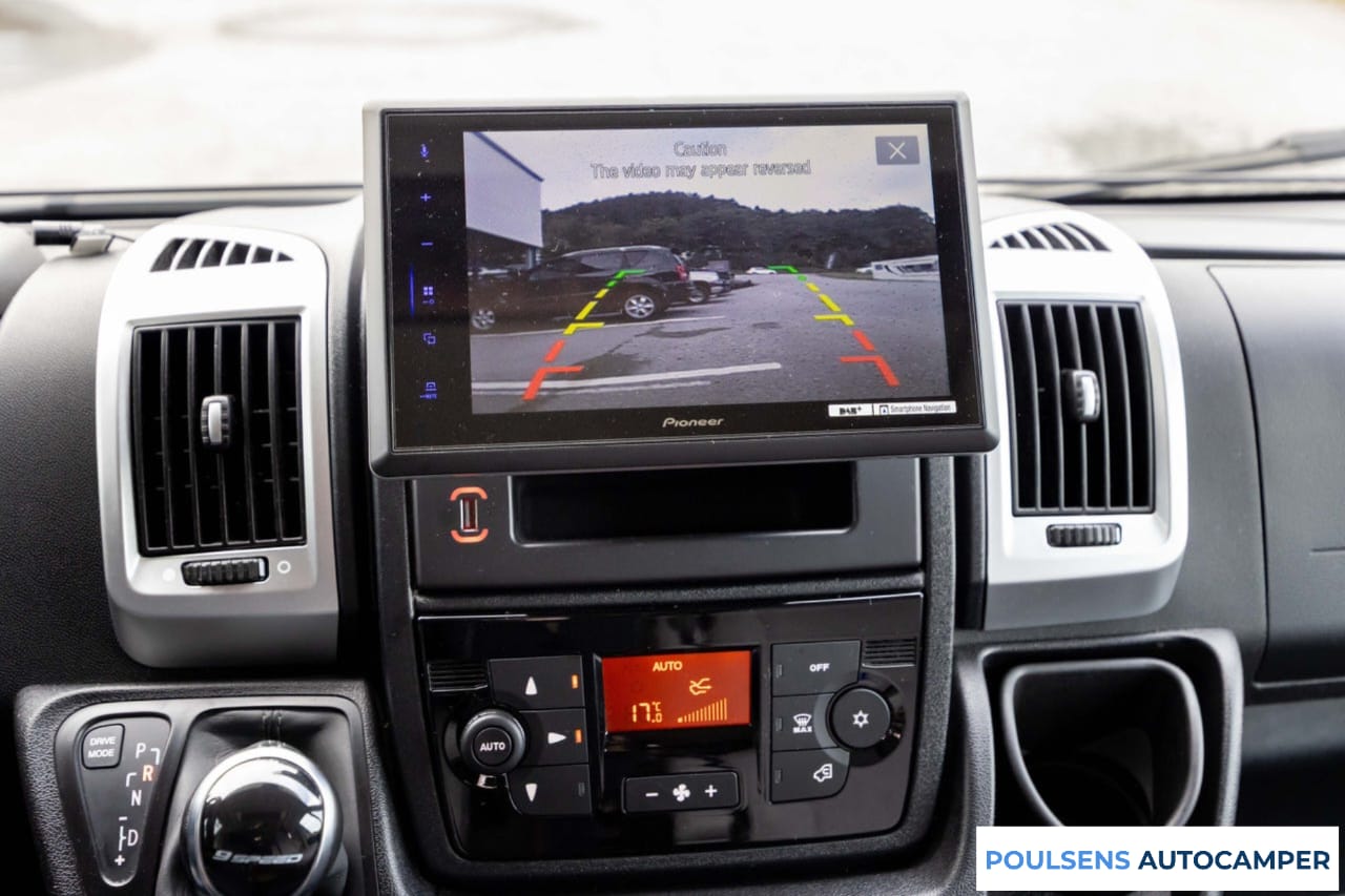 Cabine avant du Hymer B 588 PL 2015 avec tableau de bord Fiat