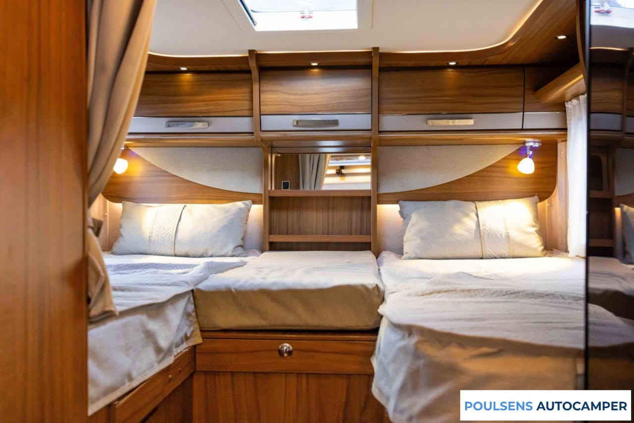 Espace couchage du Hymer B 588 PL 2015 avec lit central