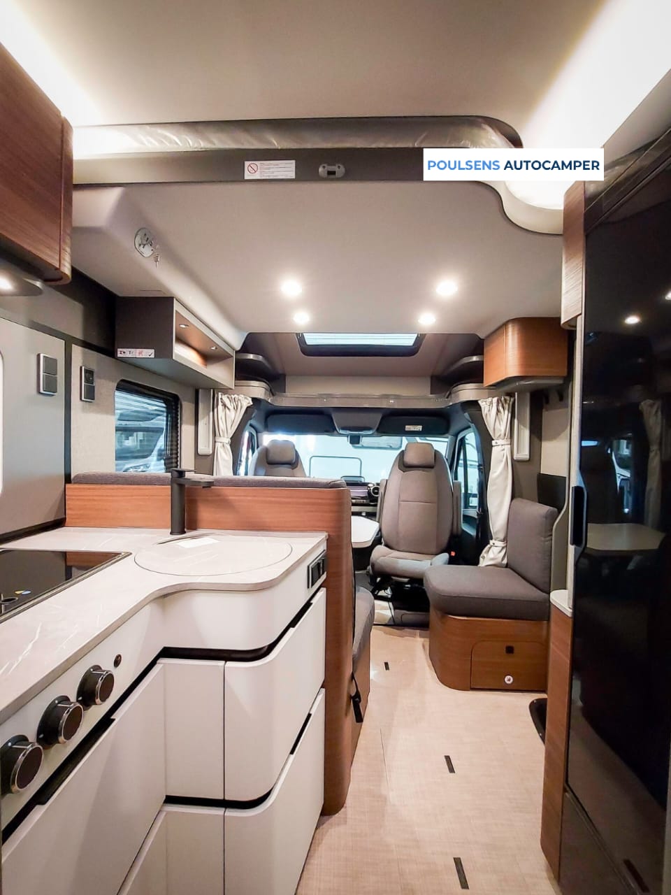 Cuisine du Hymer B‑MC T 680 2026 avec réfrigérateur