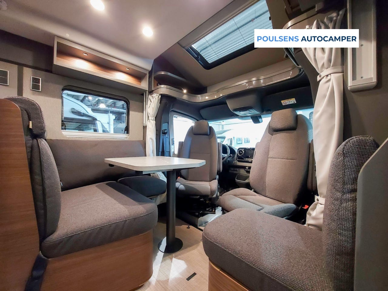 Salon intérieur du Hymer B‑MC T 680 2026
