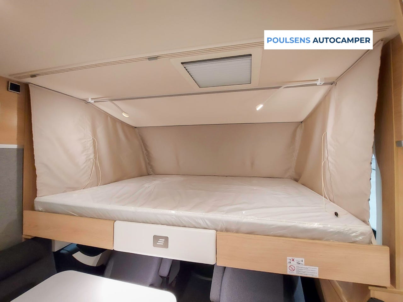 Salon intérieur du Hymer B‑ML I 880 BlackLine 2026