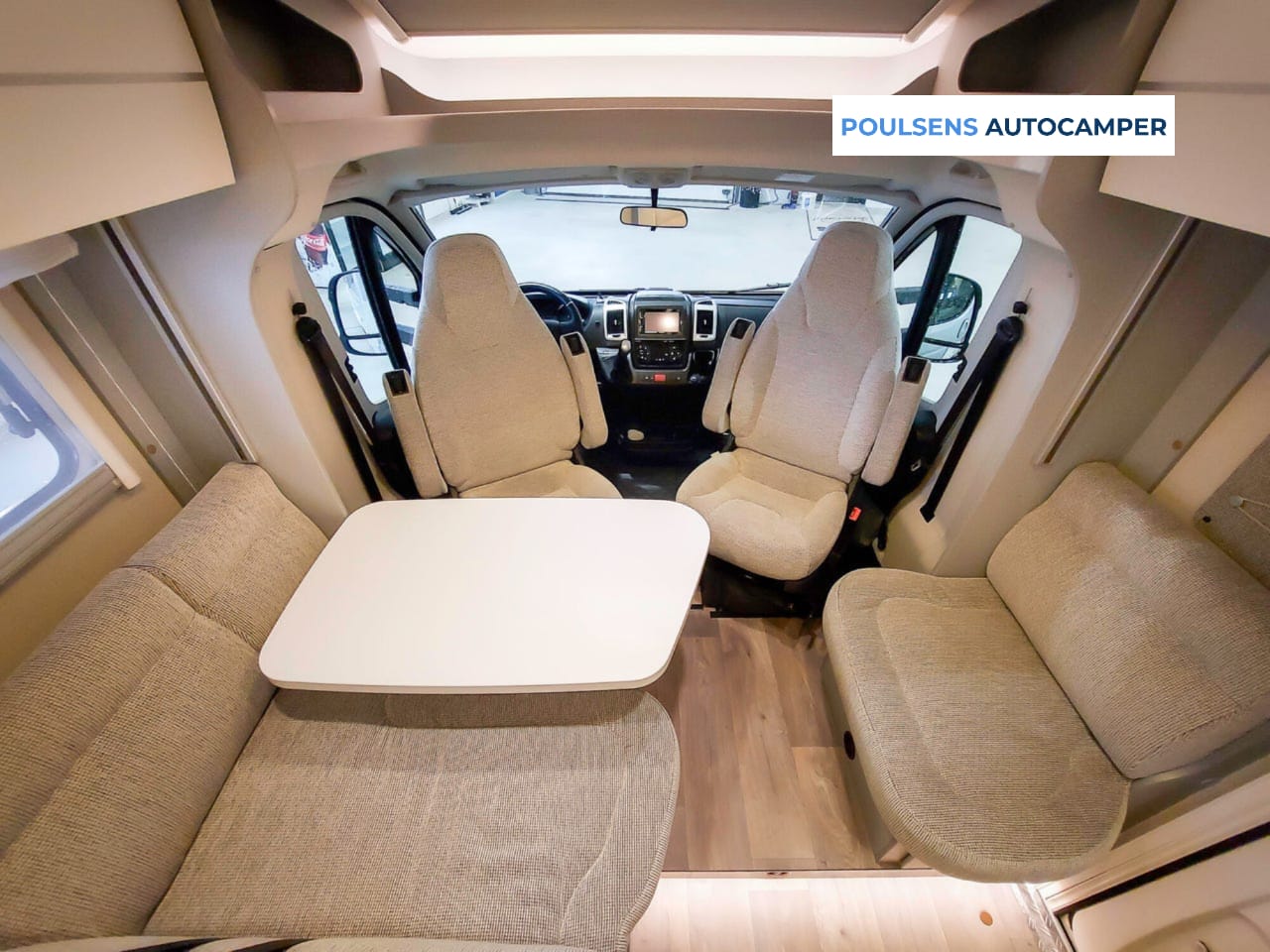 Salon intérieur du Hymer Tramp GL Ambition 578 2019