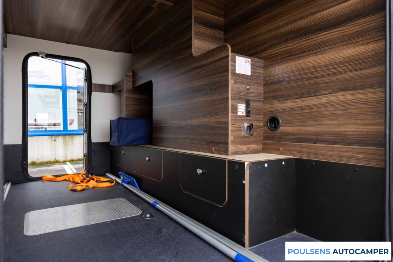 Vue intérieure du camping‑car semi‑intégré Laika Ecovip 3019 2021 d’occasion