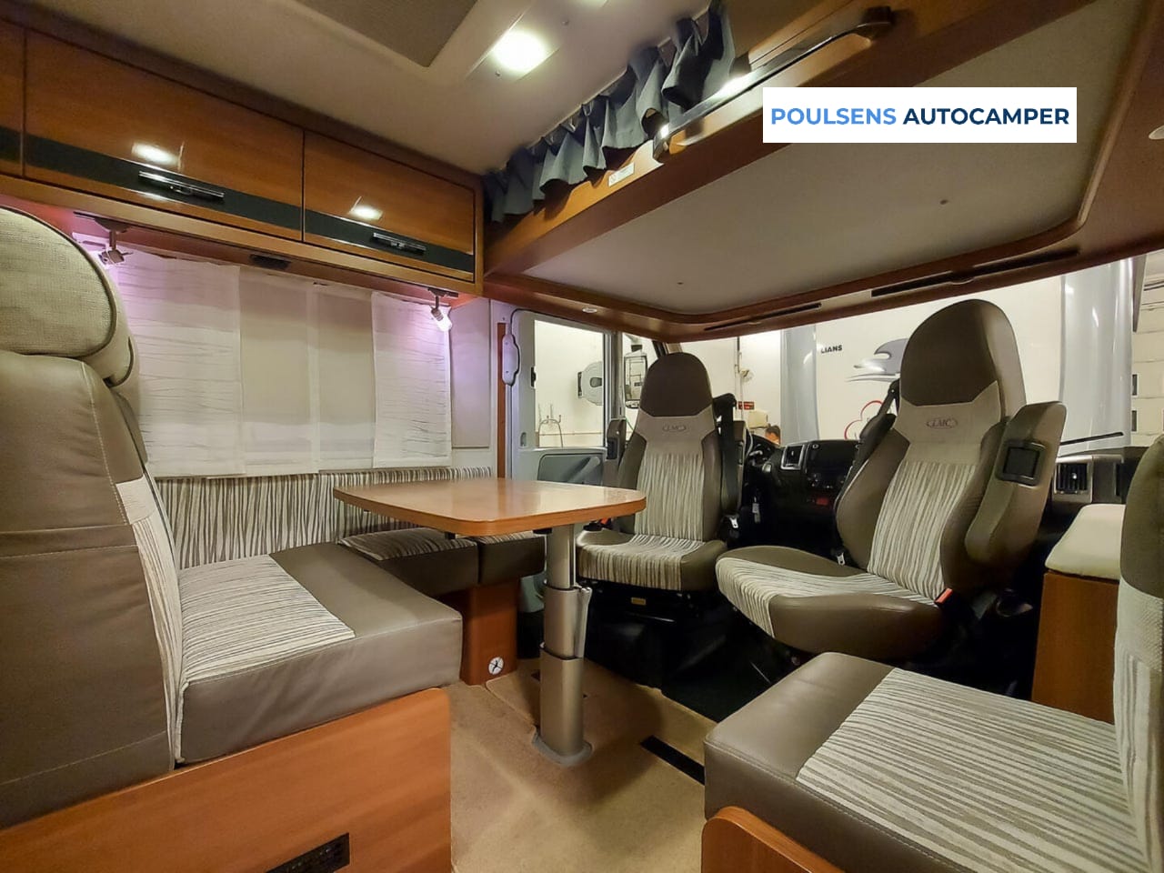 Salon intérieur du LMC I 745 Sportline 2015