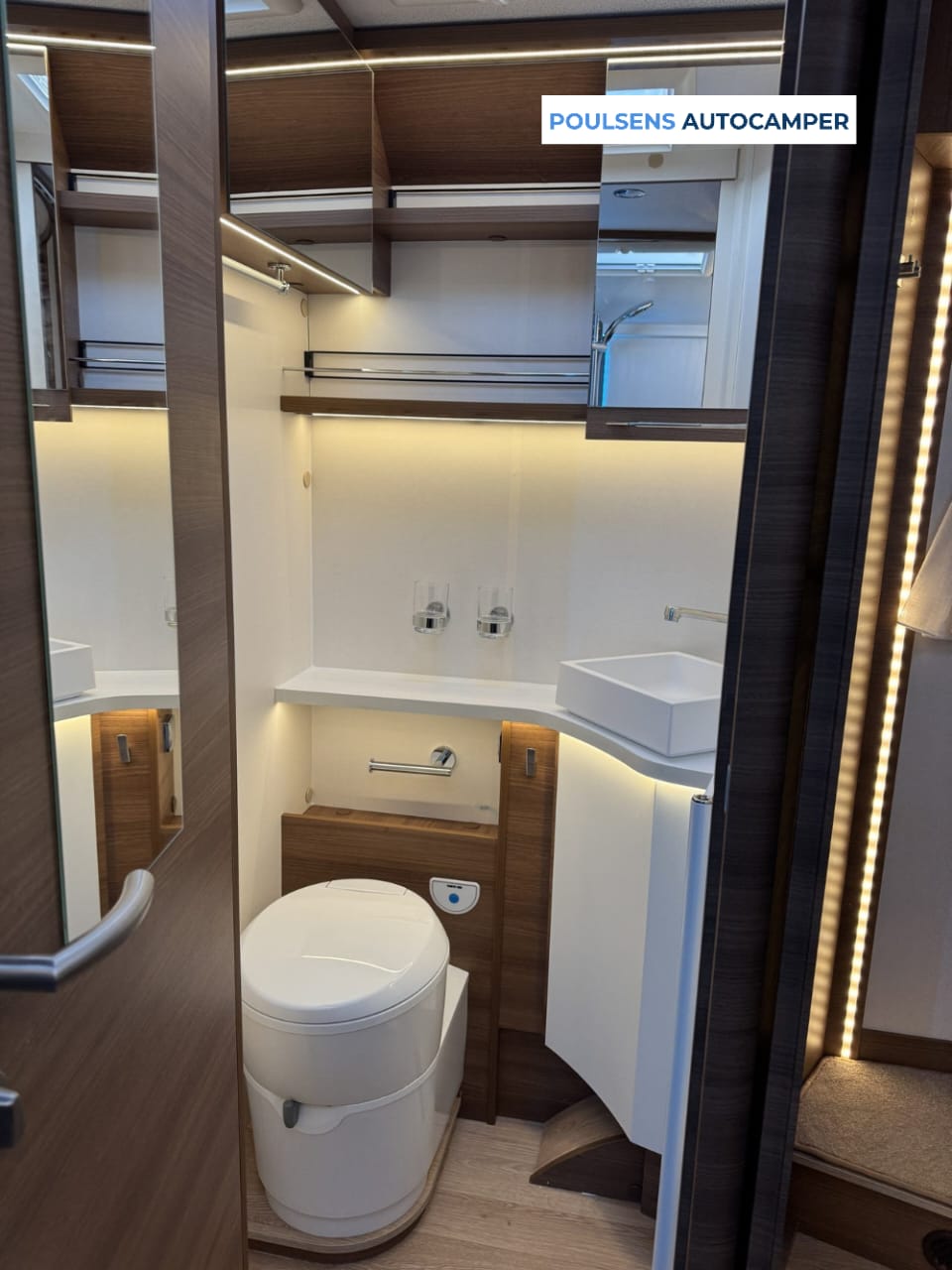 Salle de bain du Rapido I190 Distinction avec douche séparée