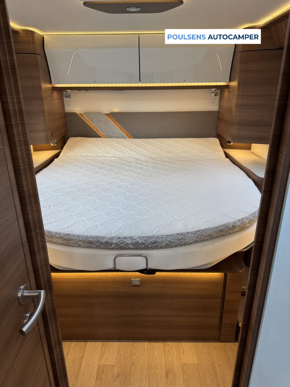 Espace couchage du Rapido I190 Distinction avec lit central et lit pavillon
