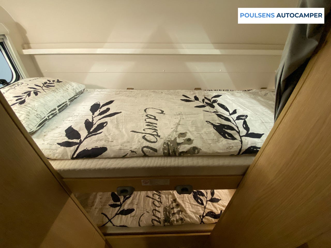 Espace couchage du Sunlight A68 avec alcôve
