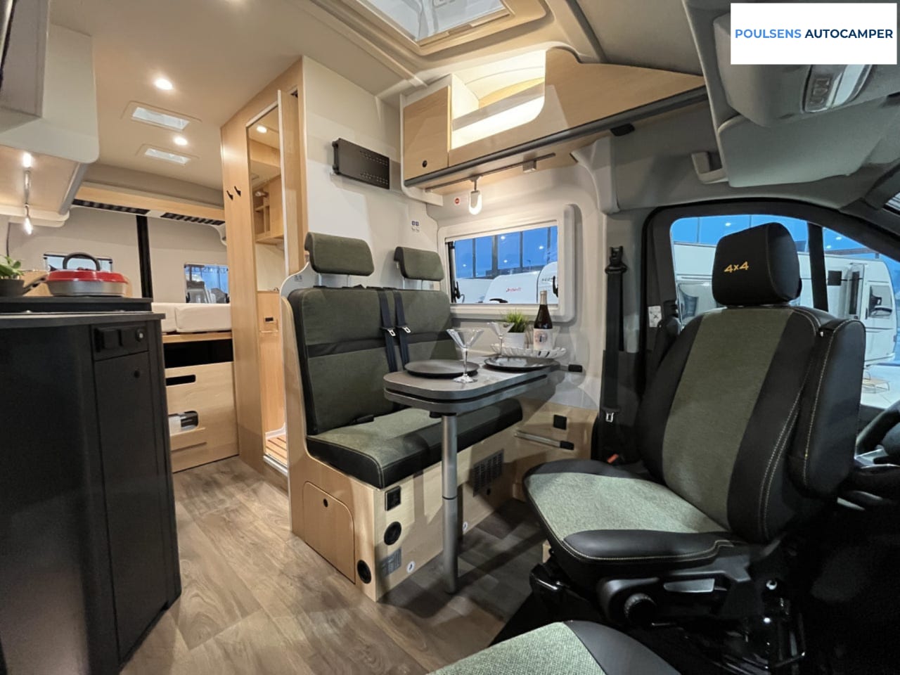 Salon intérieur du Sunlight Cliff 590 4x4 Green Trek