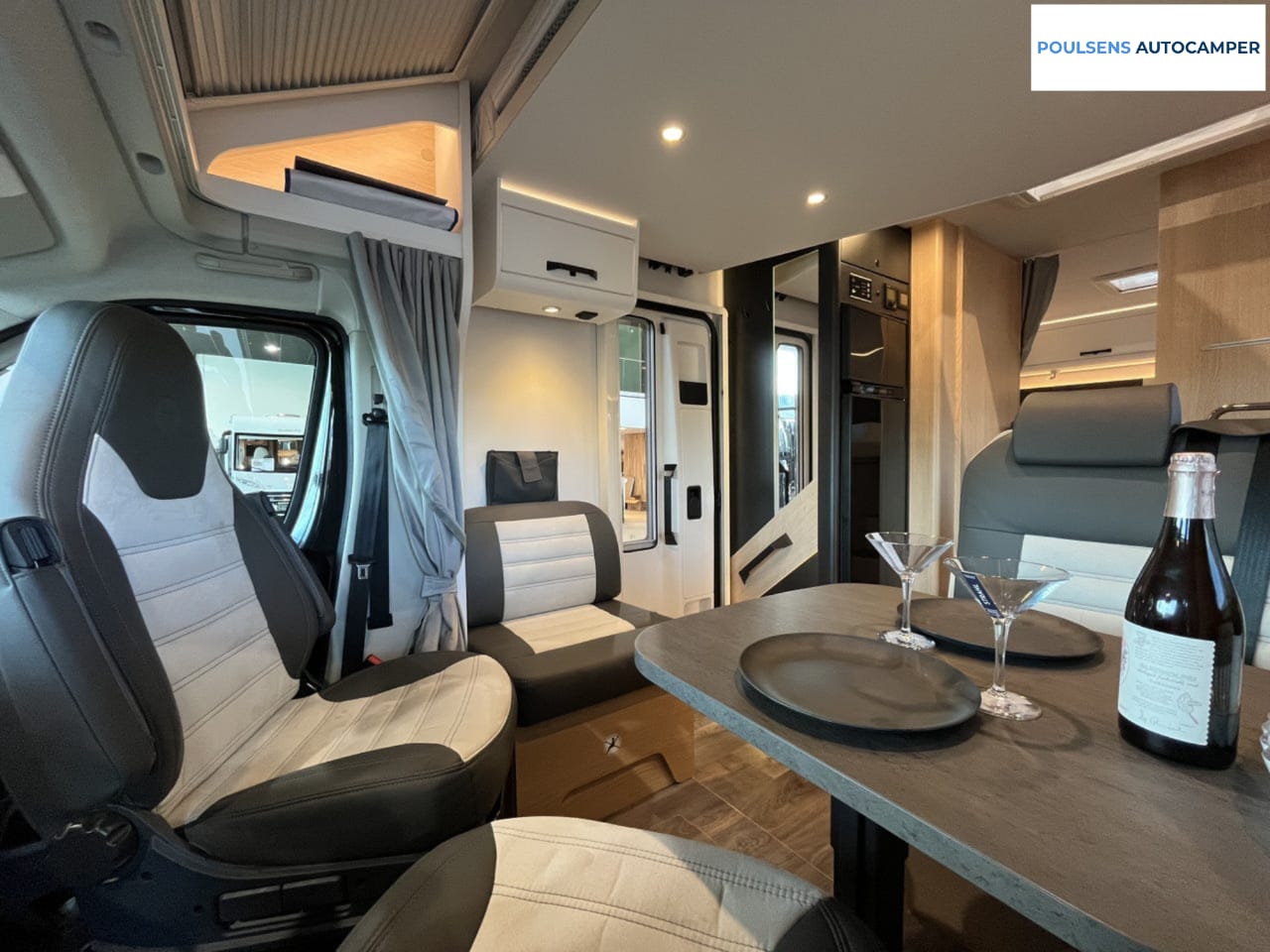 Salon intérieur du Sunlight T 68 Adventure Edition
