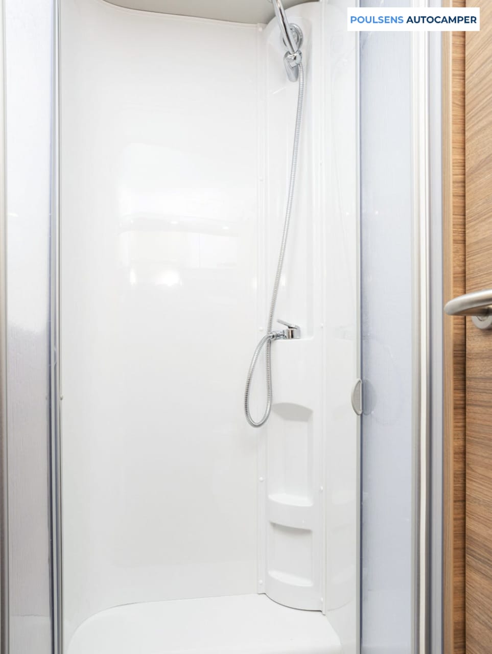 Douche de la salle de bain du camping-car semi-intégré Weinsberg CARASUITE 700 ME 2023 